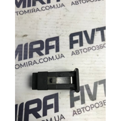 Роз'єм AUX VW Volkswagen Passat B7 2010- 5M0035724
